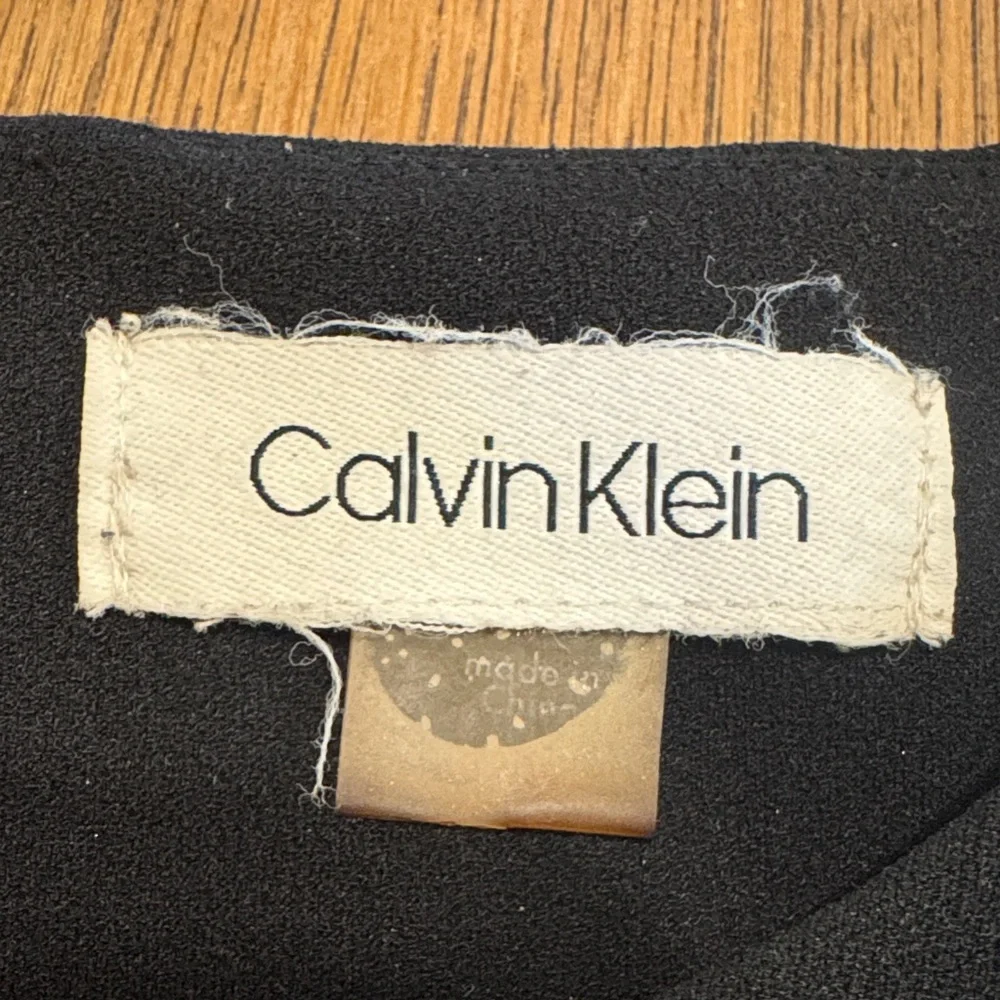 Calvin Klein - Picture 3 of 12
